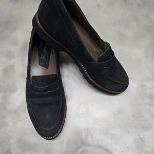 Earthies Black Suede Leather Weekend Stylish Loafers. Size 8B